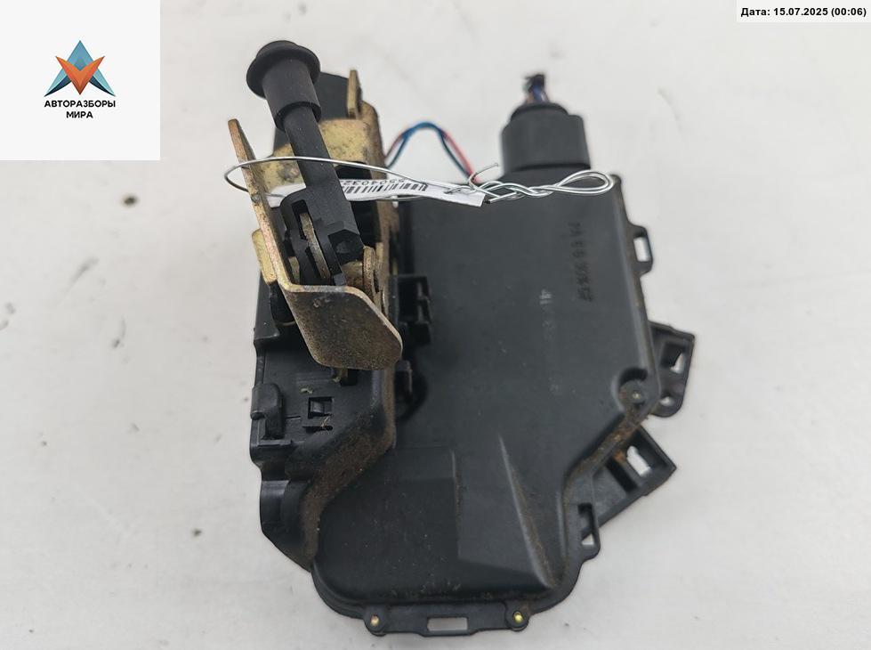 замок двери задней левой Audi A6 4B/C5 1999, 2.5 л., дизель, МКПП, серый, универсал, 4B0839015B - фото №1