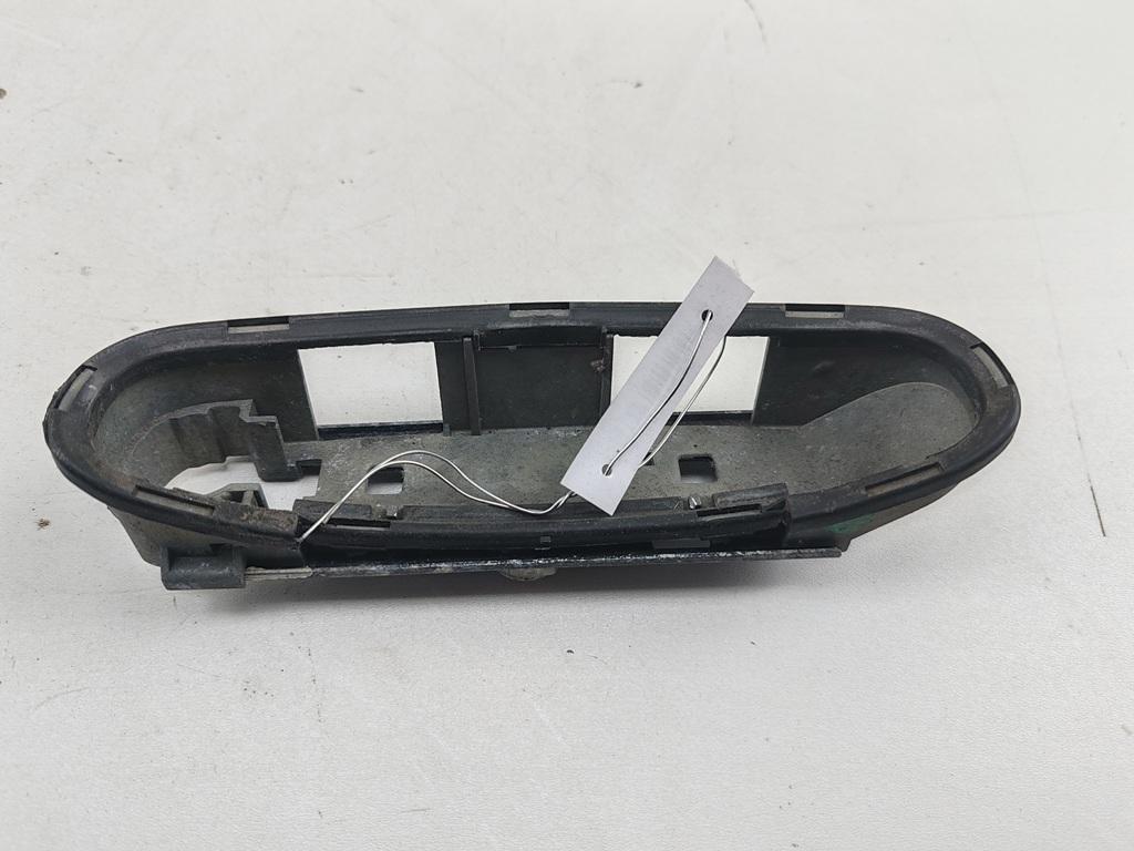 Корпус (держатель) ручки двери передней правой Audi A6 4B/C5 1997, 2.4 л., бензин, АКПП, чёрный, седан, 4B2837886 - фото №1