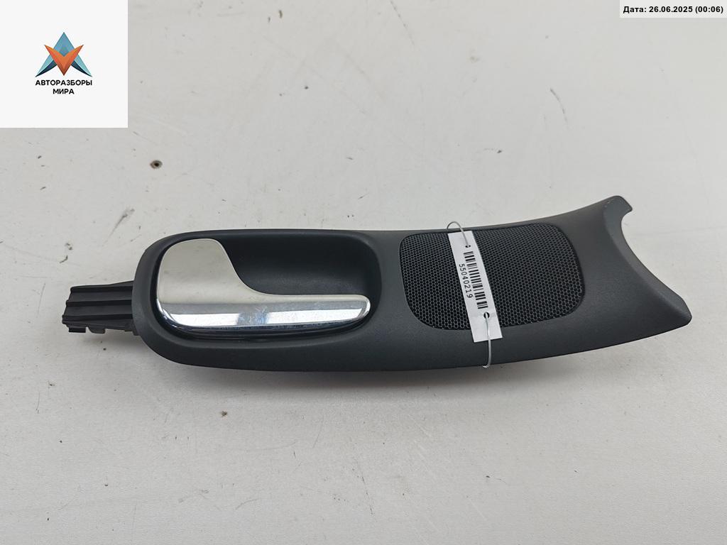 ручка внутренняя передняя левая Audi A4 B5 1996, 1.6 л., бензин, МКПП, белый, седан, 8D0837019 - фото №1