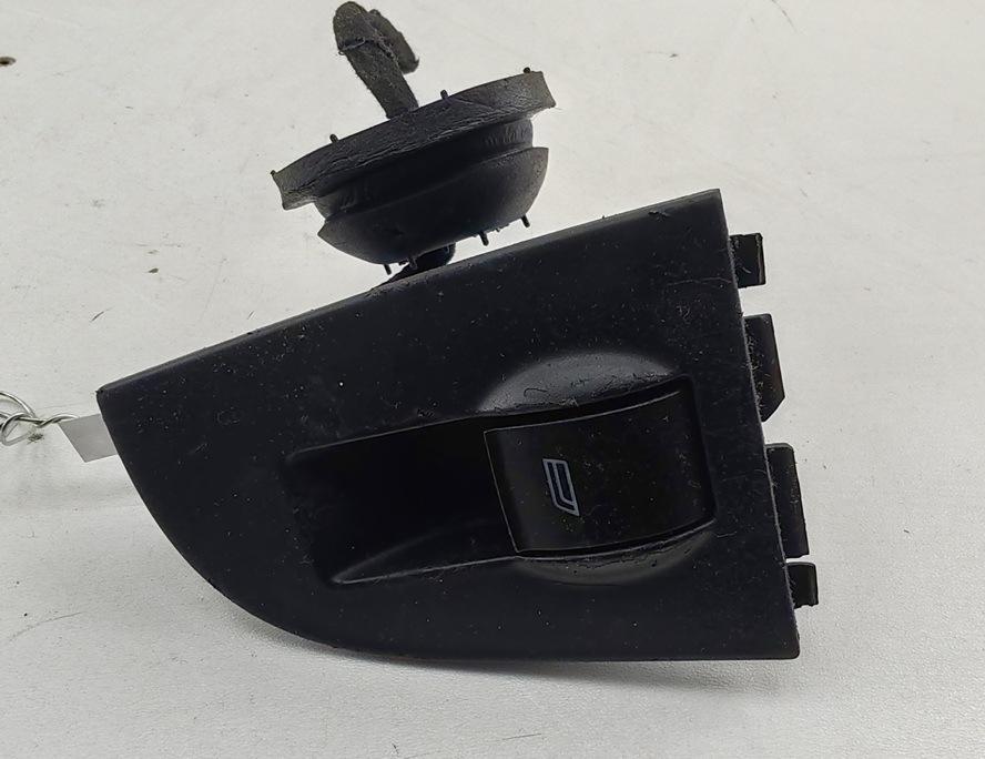 кнопка стеклоподъемника переднего правого Audi A6 C5 1997, 2.4 л., бензин, АКПП, чёрный, седан, 4B0959855