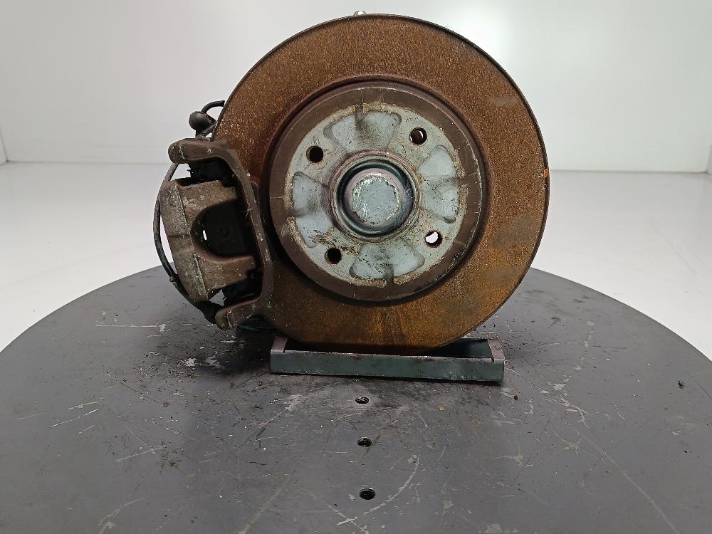 кулак задний правый Citroen C4 Picasso 1 поколение 2009, цвет - фото №1