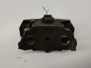 кронштейн (крепление) Audi 100 C3 1987, 1.8 л., бензин, МКПП, красный, седан