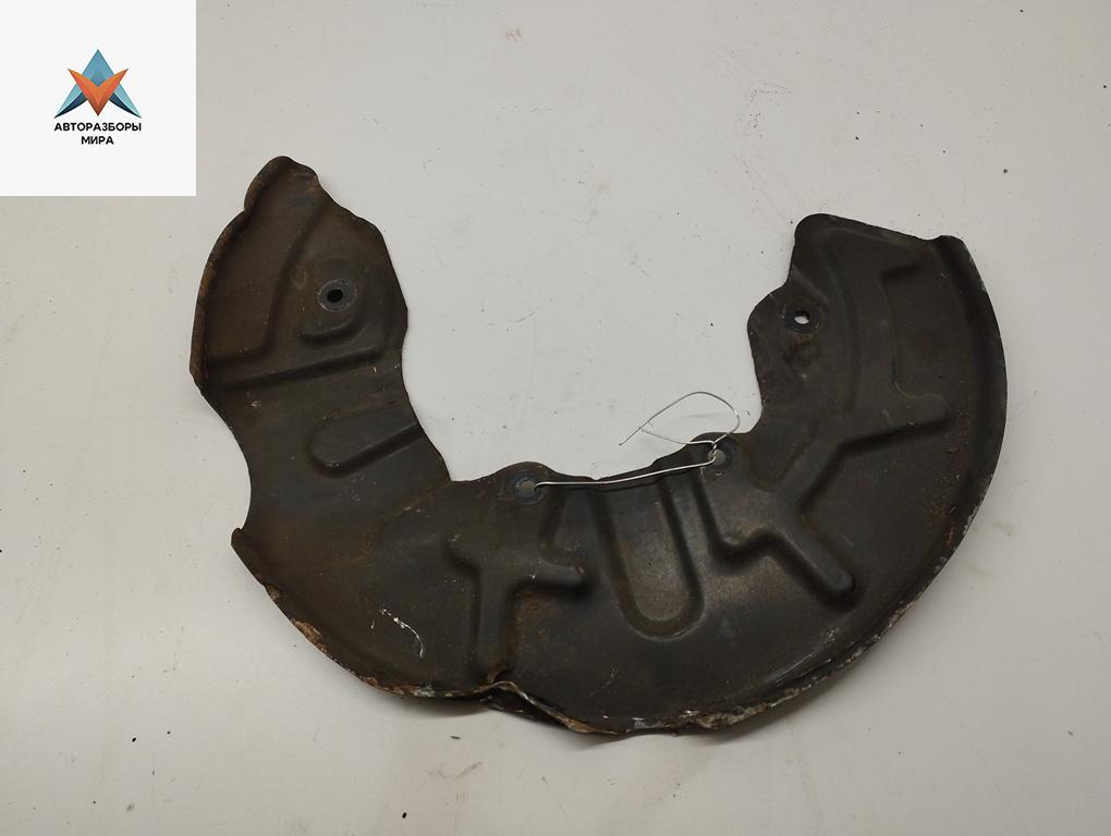 защитный кожух тормозного механизма Audi A4 B6 2003, 1.6 л., бензин, МКПП, зелёный, седан - фото №1