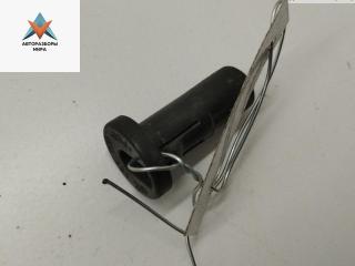 кронштейн радиатора Audi A4 B5 1996, 1.6 л., бензин, МКПП, белый, седан, 8D0121200