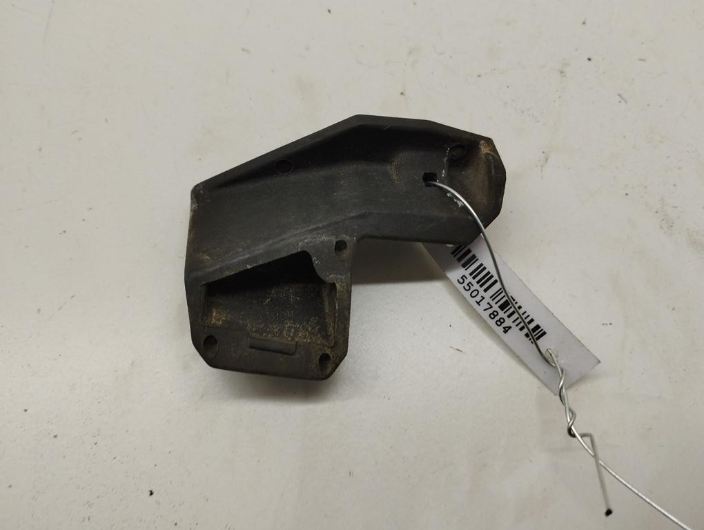 кронштейн (крепление) Audi 100 C4 1992, 2.6 л., бензин, МКПП, чёрный, универсал, 4A0821190A