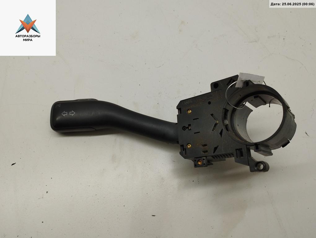 переключатель поворотов Audi A6 4B/C5 1998, 2.5 л., дизель, МКПП, синий, универсал, 8L0953513G - фото №1