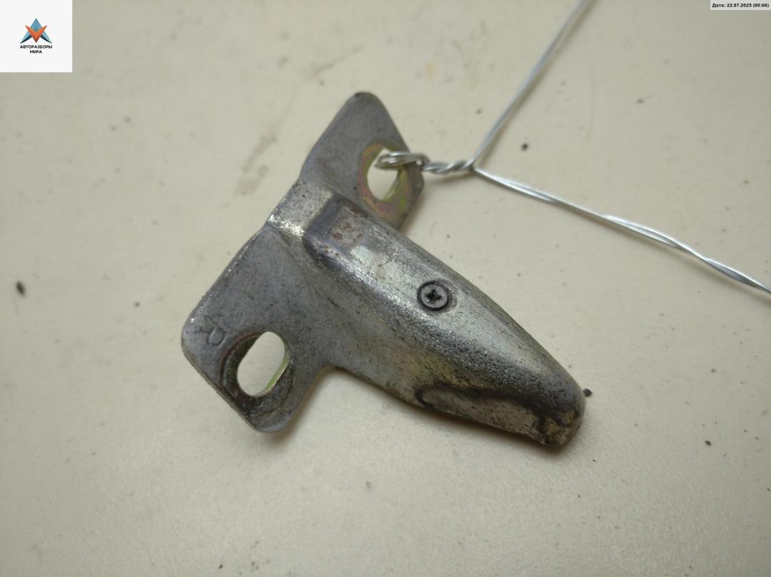 ответная часть (скоба) замка двери Volkswagen Transporter T4 2002, 2.5 л., дизель, МКПП, белый, микроавтобус, 701829734 - фото №1