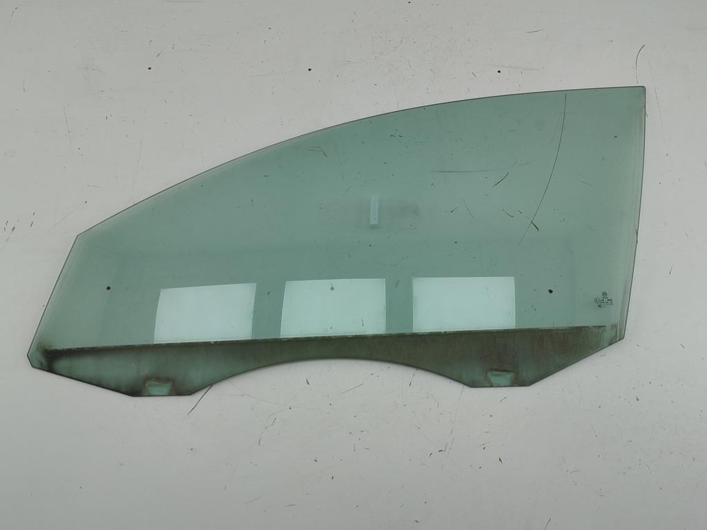 стекло двери передней левой Volkswagen Passat B6 2006, 2.0 л., бензин, АКПП, чёрный, универсал