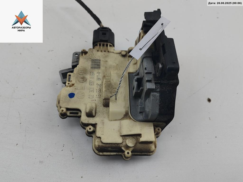 замок двери передней правой Volkswagen Passat B6 2006, 2.0 л., бензин, АКПП, чёрный, универсал, 3C1837016A - фото №1