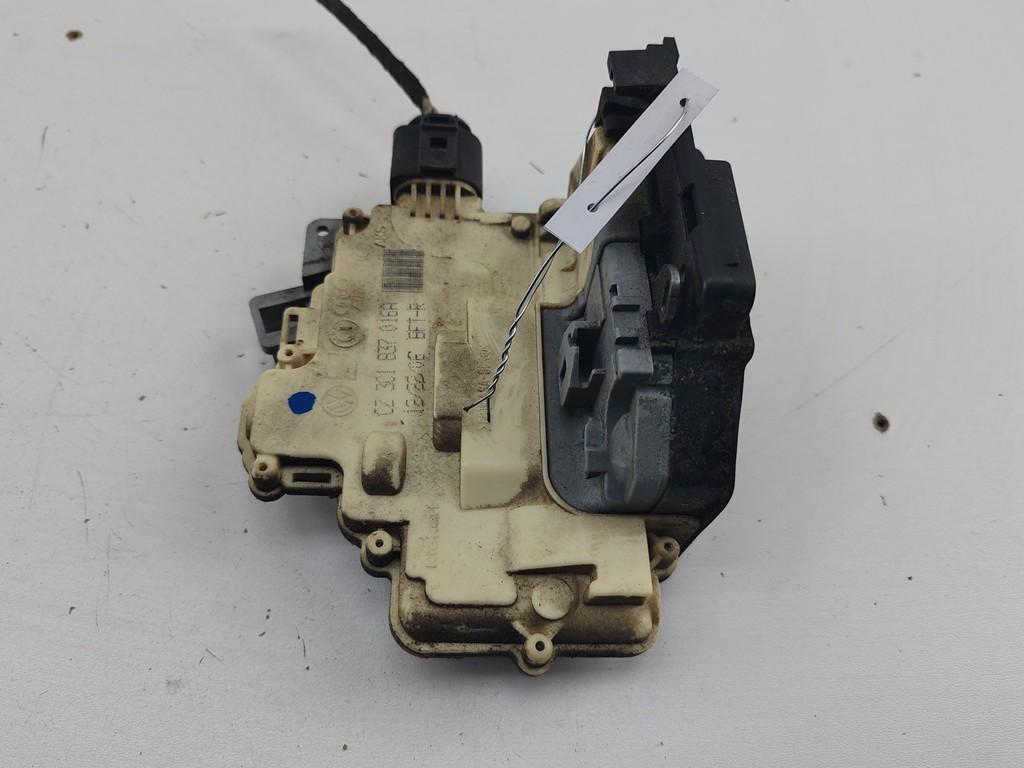 замок двери передней правой Volkswagen Passat B6 2006, 2.0 л., бензин, АКПП, чёрный, универсал, 3C1837016A