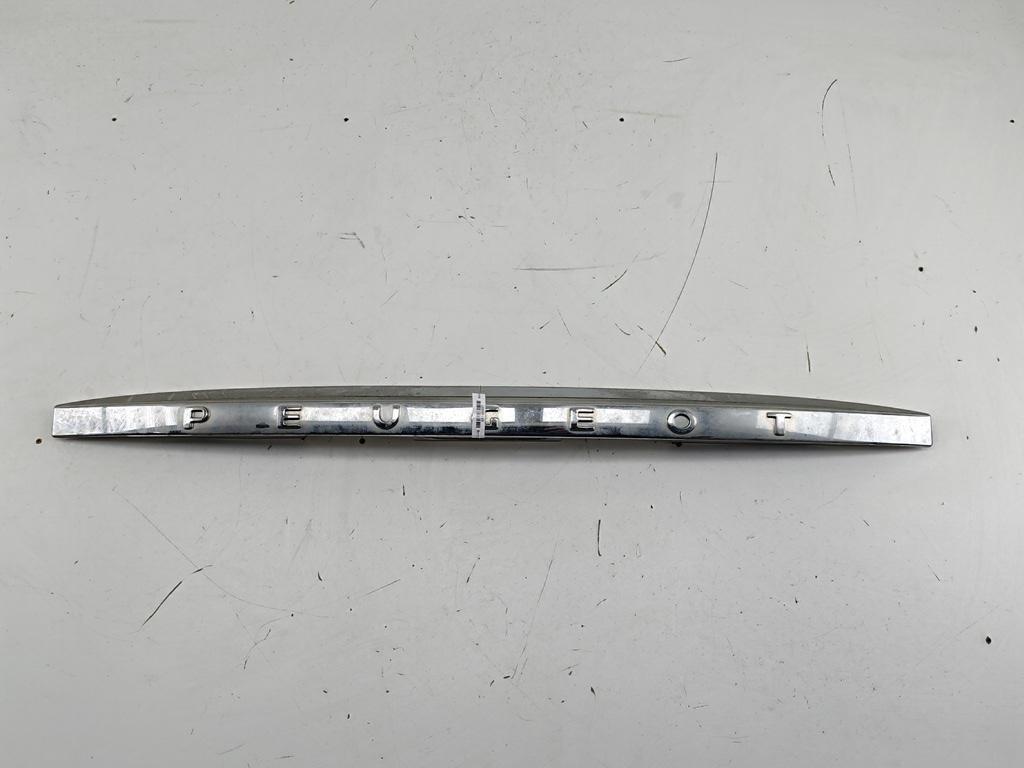 накладка подсветки номера Peugeot 407 2006, 2.2 л., дизель, МКПП, серый, универсал, 9645271580