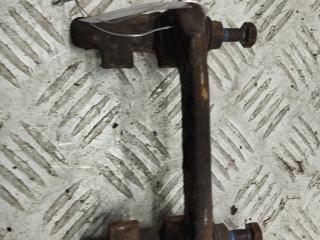 скоба суппорта Ford Focus 1 поколение [рестайлинг] 2004, 1.6 л., i, бензин, МКПП, серый, универсал, 2336