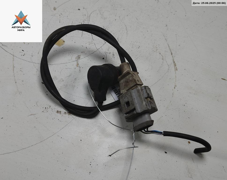 датчик коленвала Volkswagen Passat B5 1998, 1.6 л., бензин, МКПП, чёрный, седан, 0261210 - фото №1