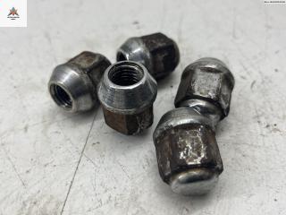 болт колесный Chevrolet Captiva 1 поколение 2006, 2.0 л., дизель, МКПП, чёрный, внедорожник 5 дв.