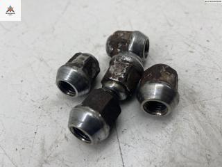 болт колесный Chevrolet Captiva 1 поколение 2006, 2.0 л., дизель, МКПП, чёрный, внедорожник 5 дв.