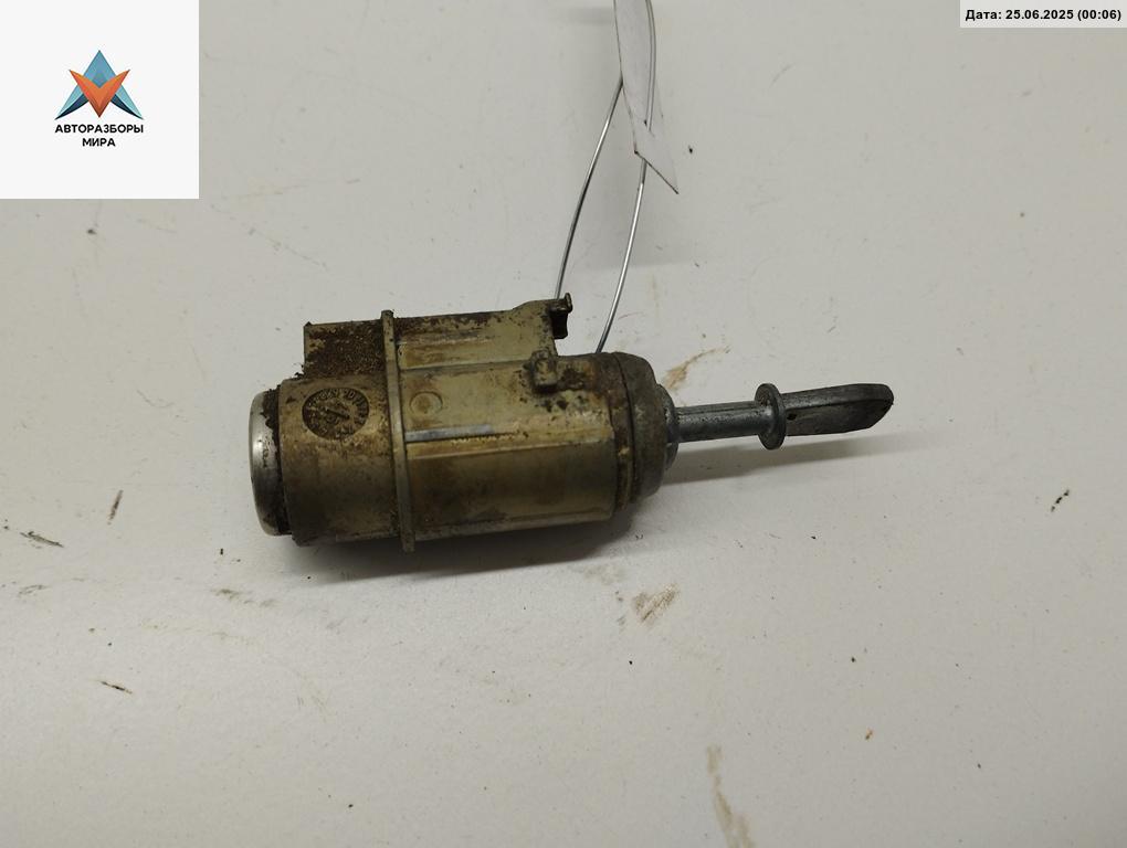 личинка дверного замка Audi A6 4B/C5 1998, 1.8 л., Ti, бензин, МКПП, серый, универсал, 4B1837063 - фото №1