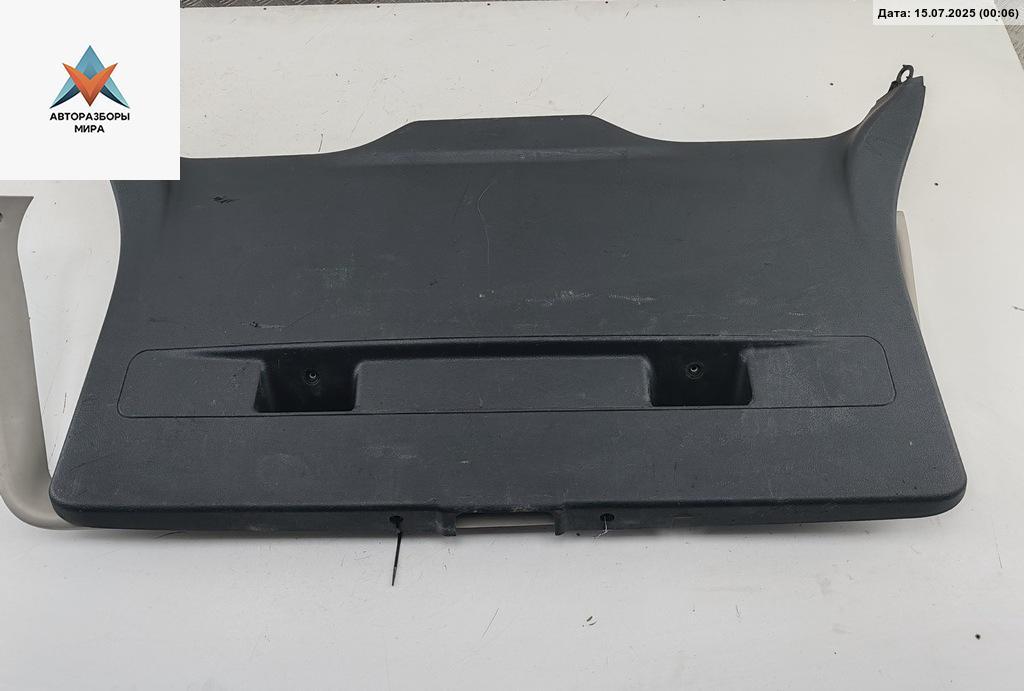 обшивка крышки багажника Opel Zafira 1 поколение (A) 2002, 2.2 л., дизель, МКПП, серый, минивэн, 90580321.90580322 - фото №1