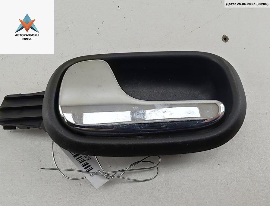 ручка внутренняя задняя левая Audi A4 B5 1995, 1.6 л., бензин, МКПП, красный, седан, 8D0839019 - фото №1