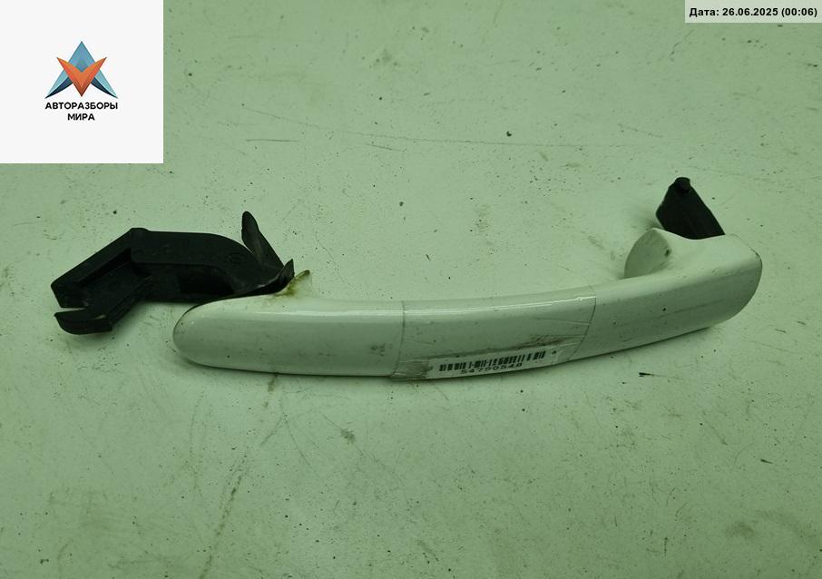 ручка наружная задняя правая Volkswagen Passat B5 1997, 1.6 л., бензин, МКПП, белый, универсал - фото №1