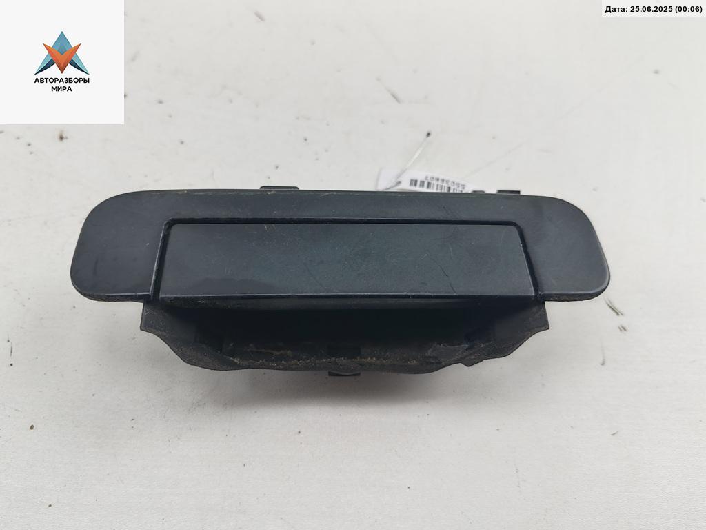 ручка наружная задняя левая Audi A4 B5 1995, 1.6 л., бензин, МКПП, красный, седан, 4A0839205 - фото №1