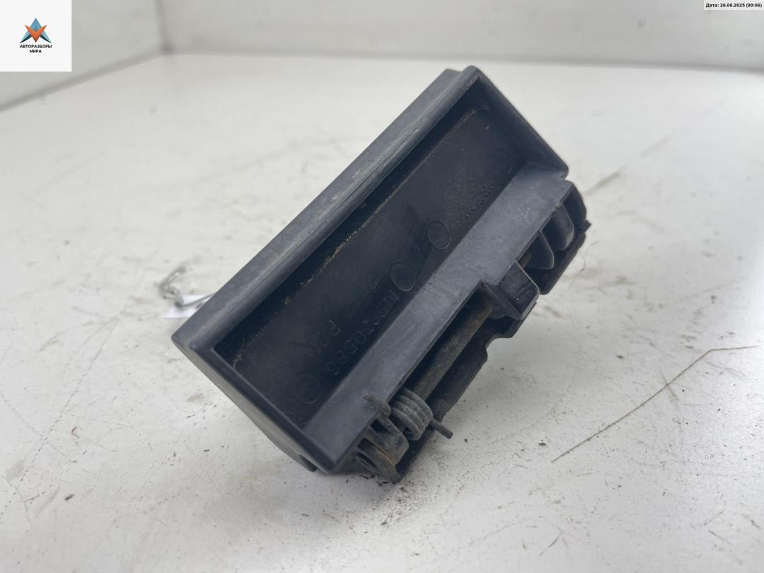 ручка крышки багажника Mitsubishi Space Runner 2 поколение 2000, красный, минивэн, MB830586 - фото №1