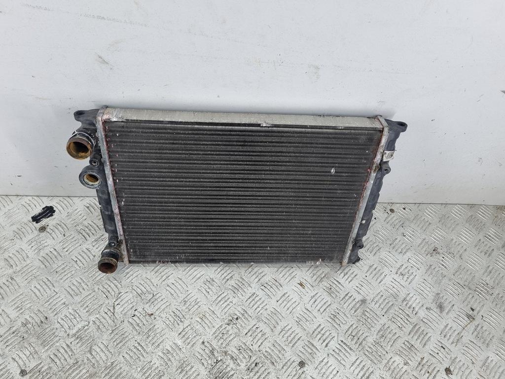 радиатор охлаждения Volkswagen Golf 3 поколение 1993, 1.6 л., бензин, МКПП, красный, хетчбэк 5 дв. - фото №1