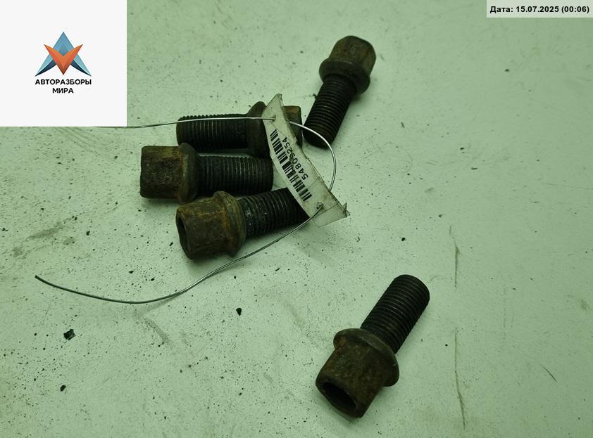 болт колесный Volkswagen Passat B6 2006, 2.0 л., дизель, МКПП, чёрный, универсал - фото №1