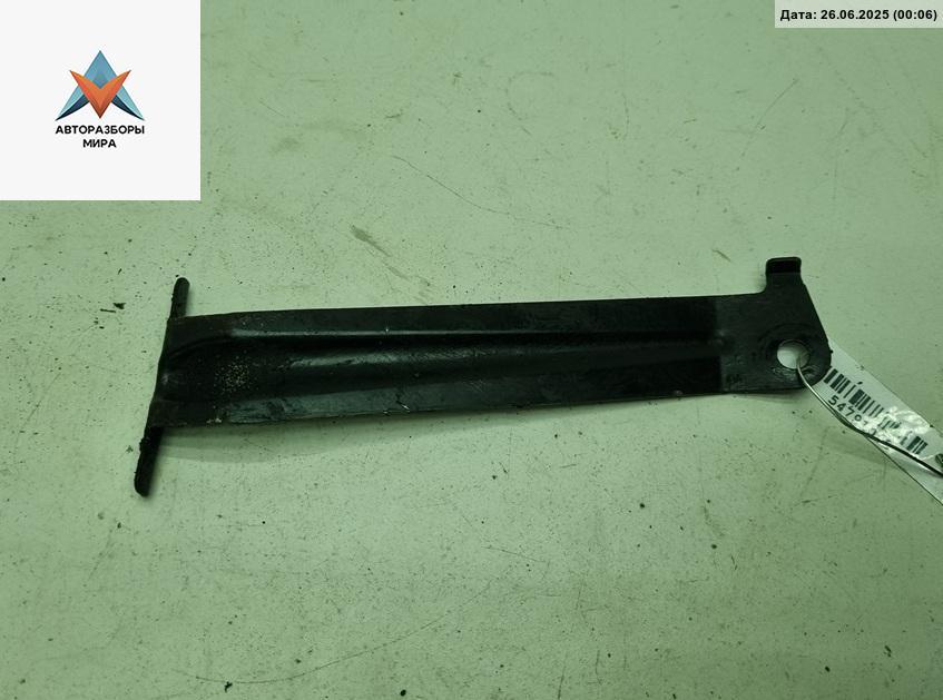 кронштейн (крепление) Volkswagen Golf 3 поколение 1993, 1.6 л., бензин, МКПП, красный, хетчбэк 5 дв., 1H0805489 - фото №1