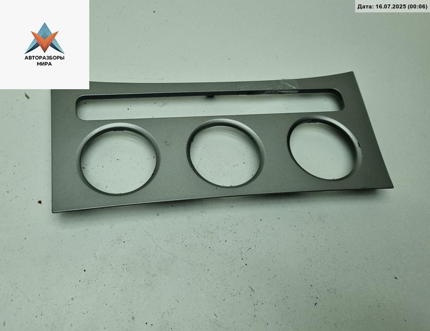 накладка на торпедо (консоль) Volkswagen Passat B6 2006, 2.0 л., дизель, МКПП, чёрный, универсал, 3C0863100 - фото №1