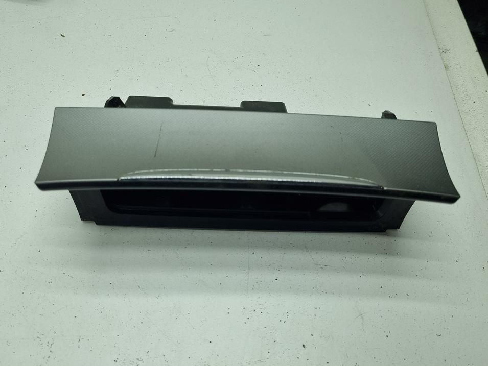пепельница Volkswagen Passat B6 2006, 2.0 л., дизель, МКПП, чёрный, универсал, 3C0857961A