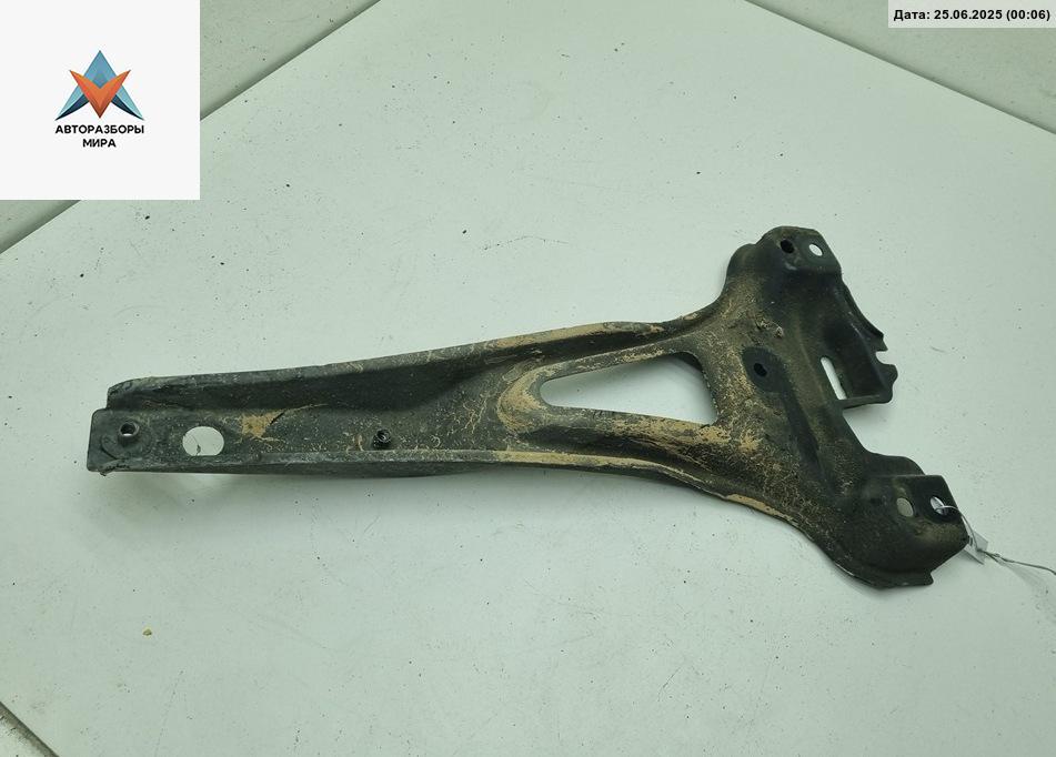 кронштейн (крепление) Volkswagen Golf 4 поколение 2000, 1.9 л., дизель, МКПП, серый, универсал, 1J0805569B - фото №1