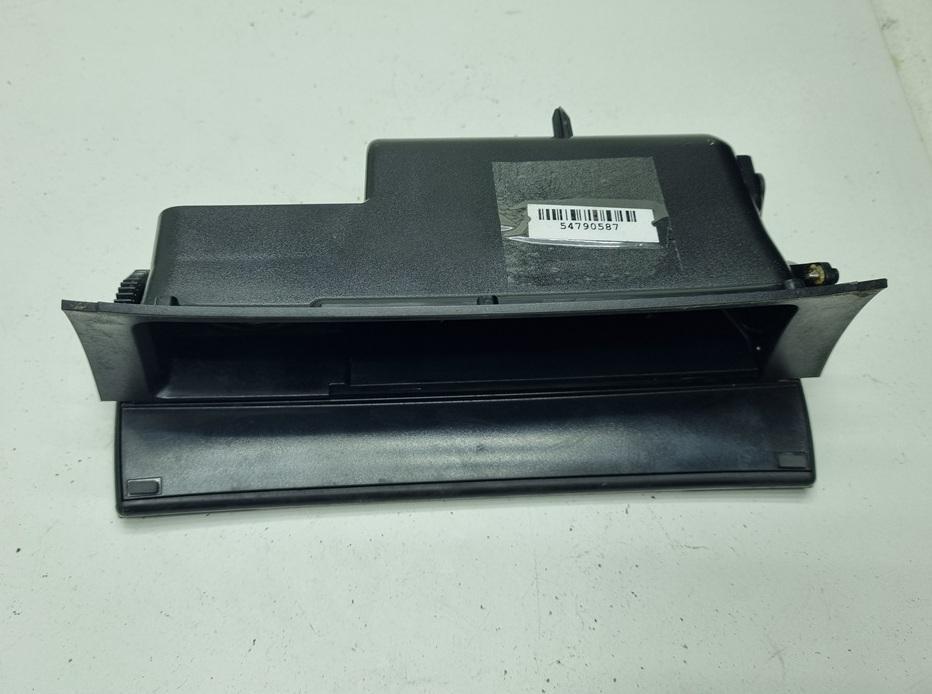 пепельница Volkswagen Passat B6 2008, 1.8 л., бензин, МКПП, синий, универсал, 3C0857961G