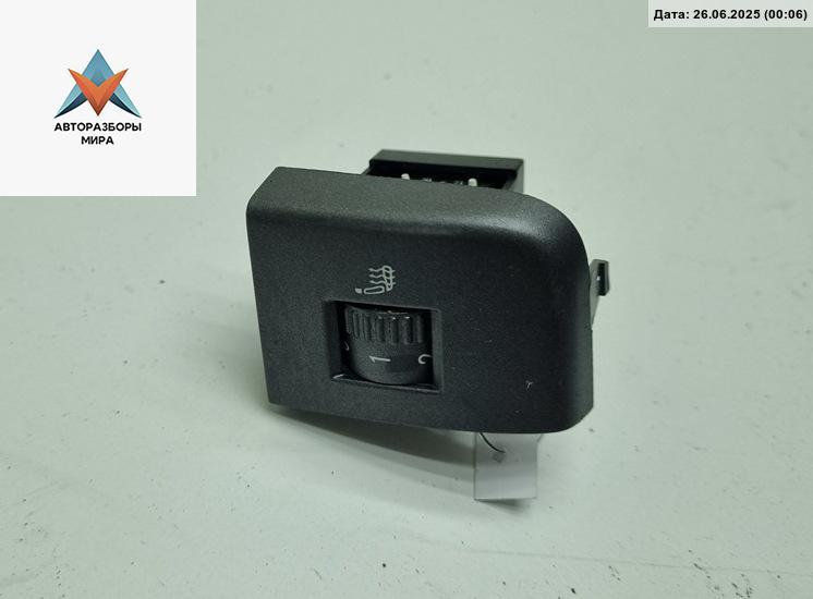 кнопка обогрева сидений Volkswagen Phaeton 1 поколение 2003, 3.2 л., бензин, АКПП, чёрный, седан, 3D0963564A - фото №1