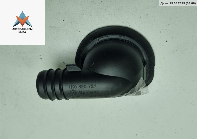 накладка на торпедо (консоль) Volkswagen Passat B6 2006, 2.0 л., дизель, МКПП, чёрный, универсал, 1K0820731 - фото №1