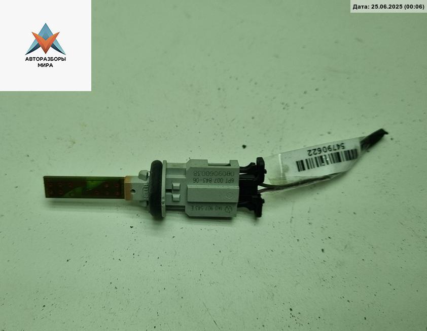 датчик кондиционера Volkswagen Passat B6 2006, 2.0 л., дизель, МКПП, чёрный, универсал, 1K0907543E - фото №1