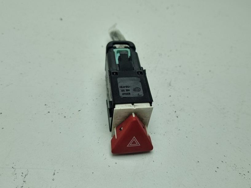 кнопка аварийной сигнализации Volkswagen Passat B6 2006, 2.0 л., дизель, МКПП, чёрный, универсал, 3C0953509