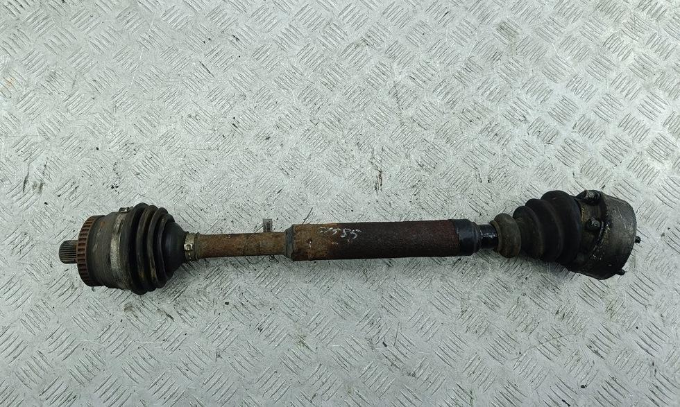 полуось передняя правая (приводной вал, ШРУС) Volkswagen Passat B5 1997, 1.6 л., бензин, МКПП, серый, седан