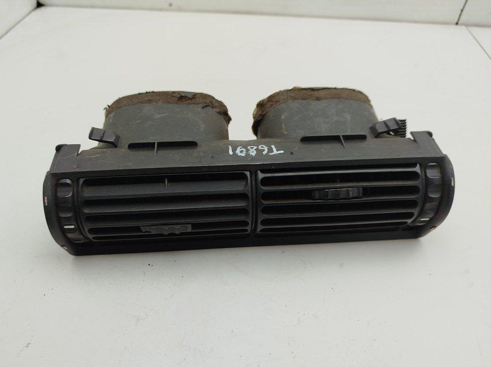 дефлектор обдува салона BMW 5 E34 1989, 2.4 л., дизель, МКПП, серый, седан, 1384040
