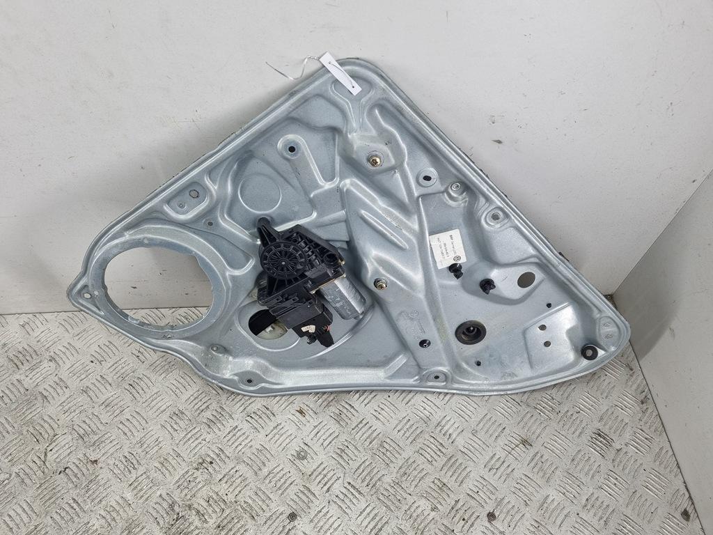 стеклоподъемник электрический задний правый Volkswagen Passat B5 1997, 1.8 л., бензин, МКПП, синий, универсал, 3B9839462A