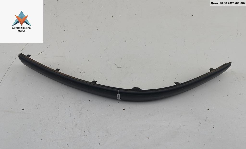 молдинг переднего бампера Volkswagen Passat B5 1998, 1.9 л., дизель, МКПП, жёлтый, седан, 3B0807717 - фото №1