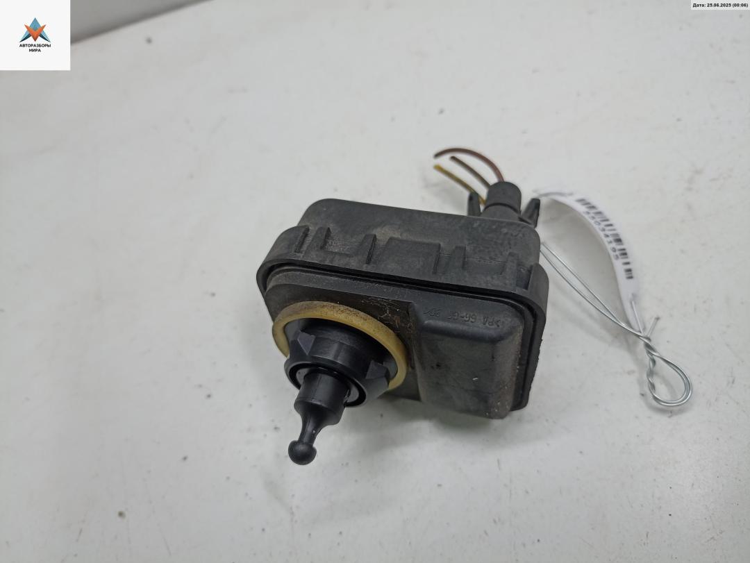 корректор фар Opel Zafira 1 поколение (A) 2001, 1.8 л., бензин, МКПП, зелёный, минивэн - фото №1