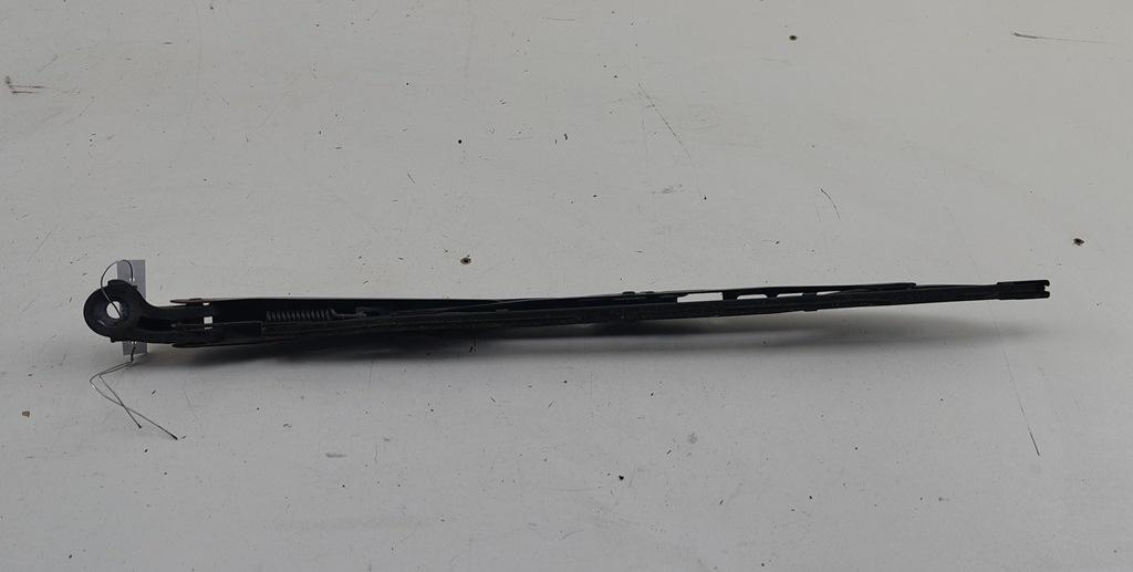 Щеткодержатель (поводок стеклоочистителя) задний Volkswagen Passat B5 1998, 1.8 л., бензин, МКПП, синий, универсал, 3B9955707A - фото №1