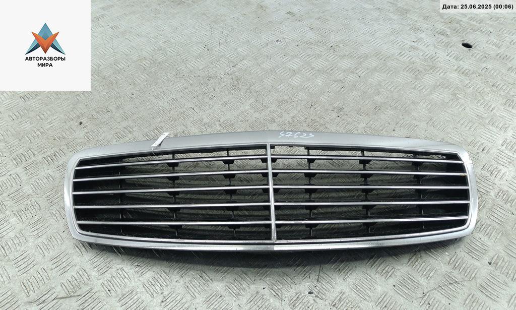 решетка радиатора Mercedes-Benz E-Класс W211/S211 2002, чёрный, универсал, A2118800583 - фото №1