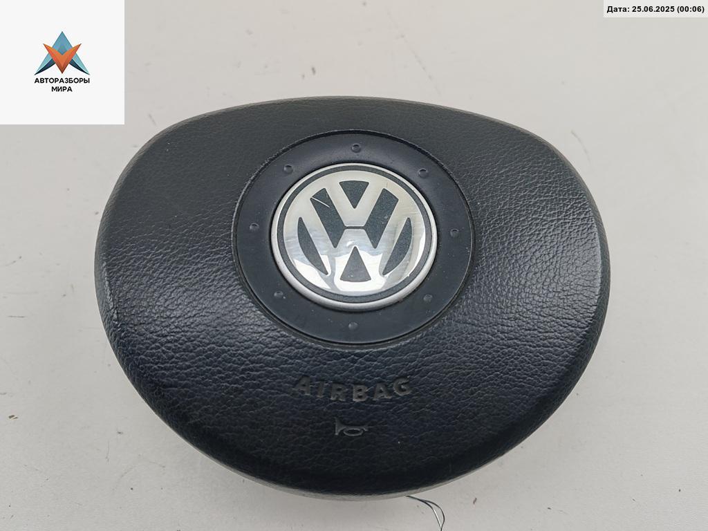 подушка безопасности водителя Volkswagen Touran 1 поколение 2003, 2.0 л., дизель, МКПП, чёрный, минивэн, 6018838 - фото №1