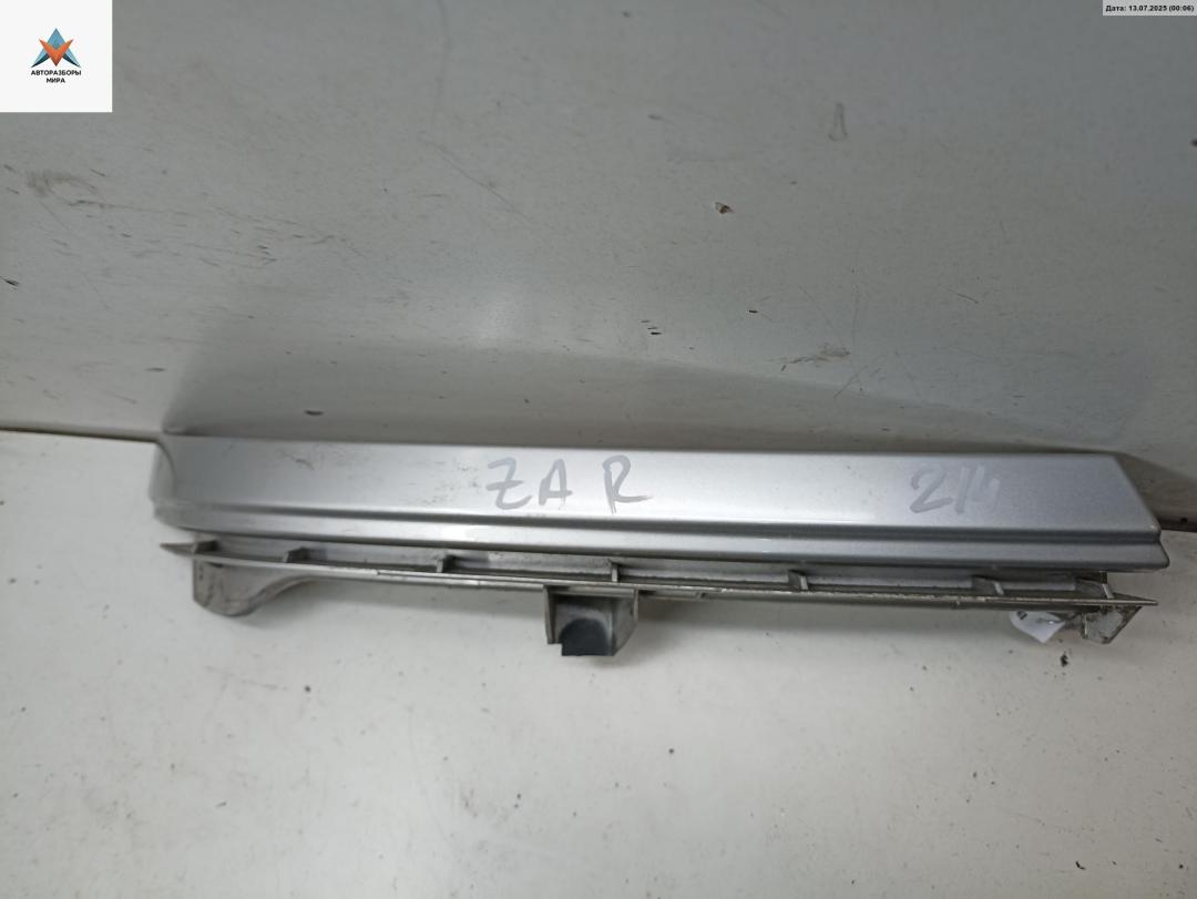 ресничка (ус) правой фары Opel Zafira 1 поколение (A) 2002, 2.2 л., дизель, МКПП, серый, минивэн, 90580652 - фото №1