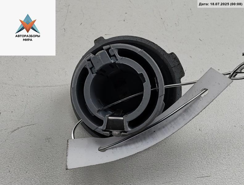 Патрон лампы указателя поворота Peugeot 607 1 поколение 2000, 3.0 л., бензин, МКПП, серый, седан - фото №1