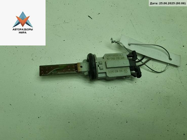 датчик температуры Volkswagen Passat B6 2006, 2.0 л., дизель, МКПП, чёрный, универсал, 1K0907543E - фото №1