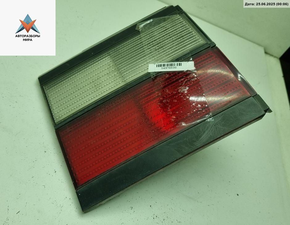 фонарь крышки багажника левый Volkswagen Passat B3 1991, 1.8 л., бензин, МКПП, красный, универсал, 333945107 - фото №1