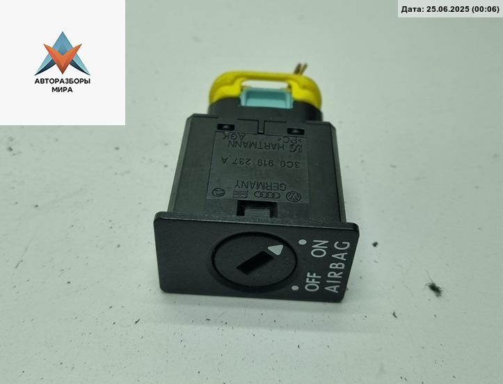 кнопка (выключатель) Volkswagen Passat B6 2008, 1.8 л., бензин, МКПП, синий, универсал, 3C0919237A - фото №1