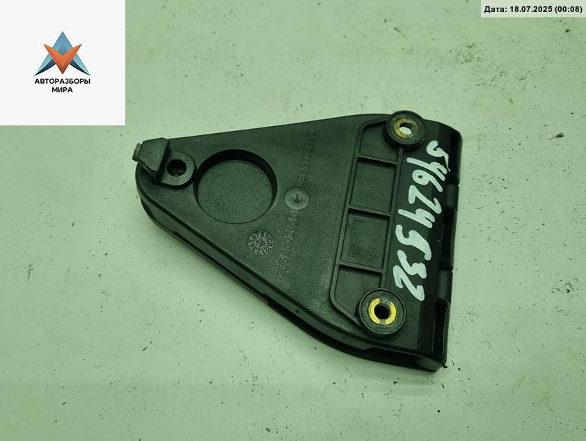 кронштейн (крепление) Volkswagen Passat B5 1998, 1.9 л., дизель, МКПП, жёлтый, седан, 3B5860285B - фото №1